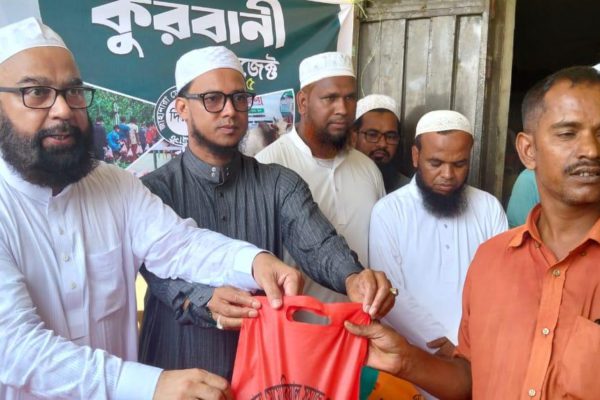 দিরাইয়ে বঞ্চিতদের মাঝে গোশত বিতরণ।